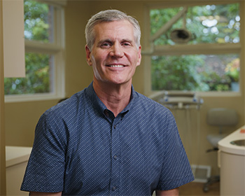 Dr. Elias III Dentist Grand Rapids MI